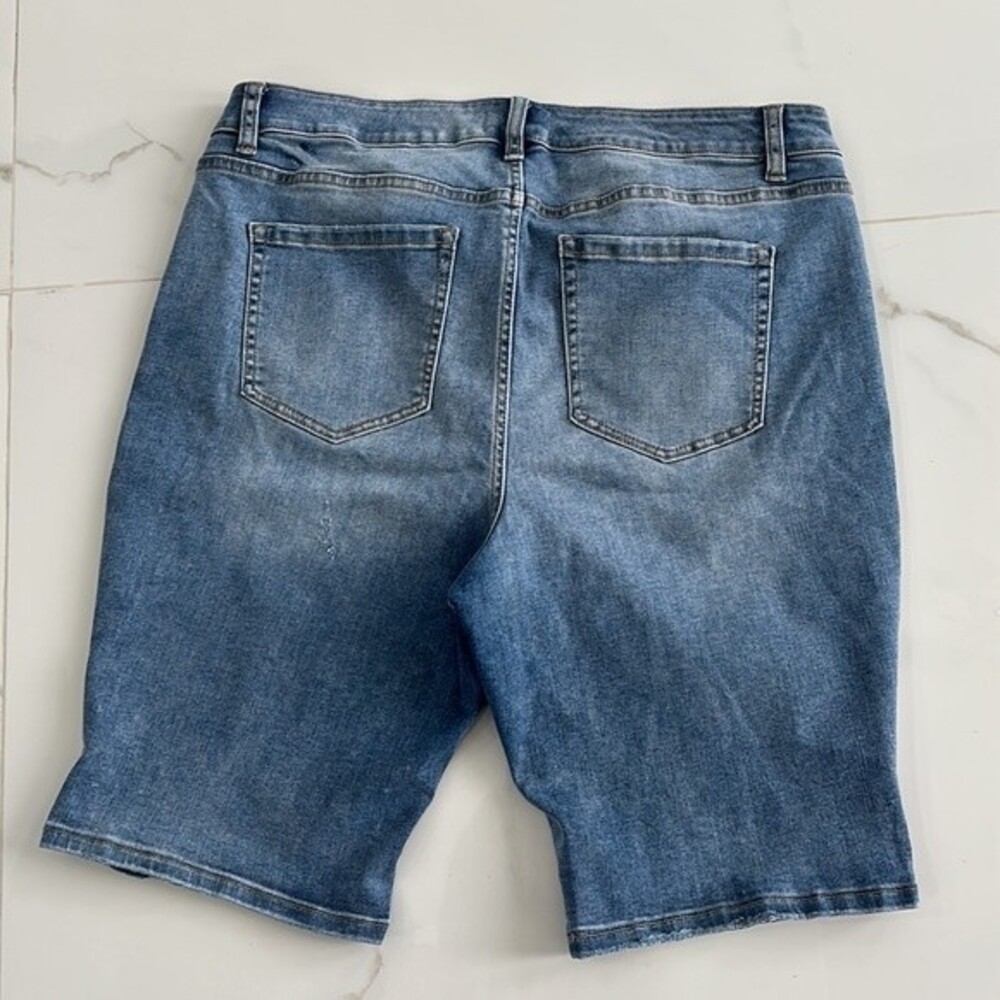 Lane Bryant Women's Mid Rise Signature Fit Blue Bermuda Jeans Shorts Sz 20 - Picture 4 of 8